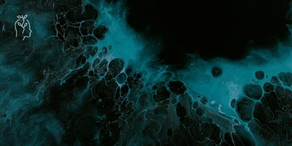 Photo de la mer dans le noir