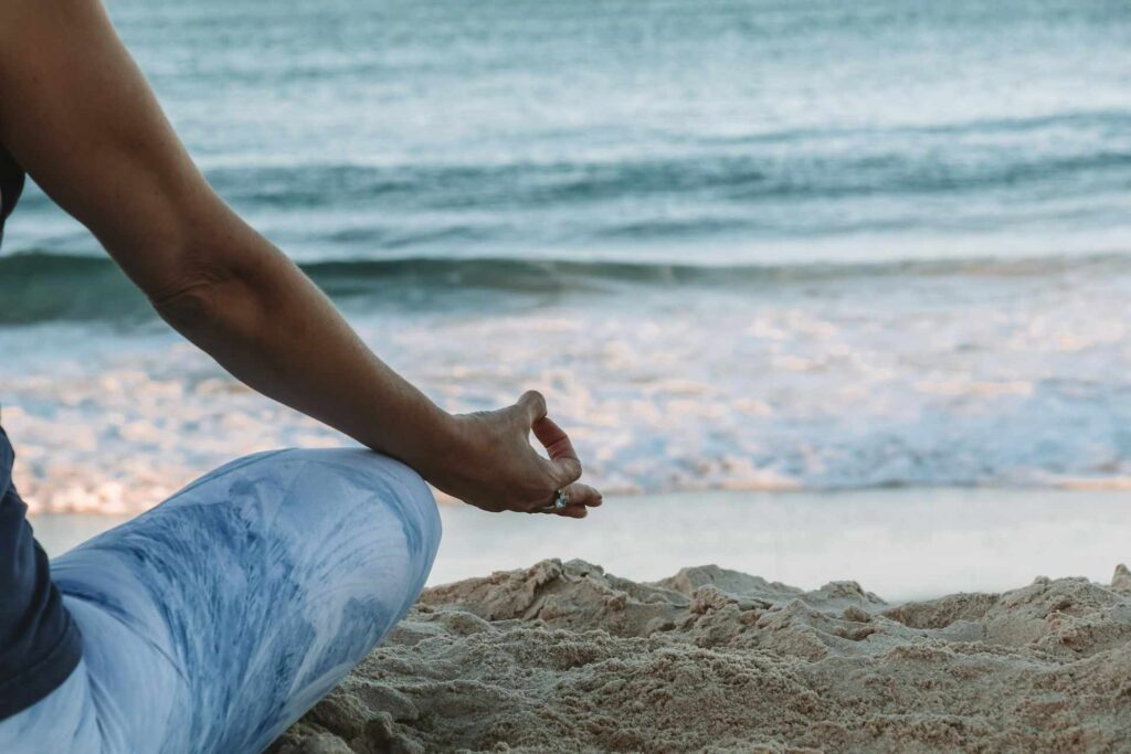 méditation face à la mer pour renforcer l'estime de soi